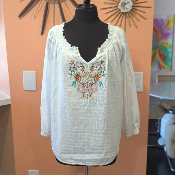 Boutique Large White Embroidered Women's Top Peasant Hippie Festival Vacation - Picture 1 of 9